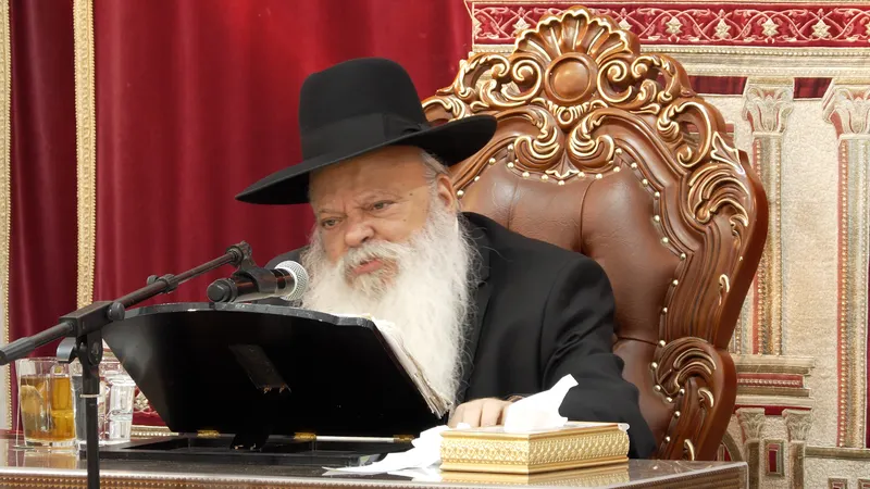 מסמרים בעיניים